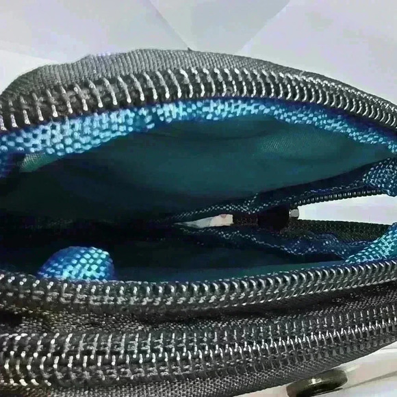 NWOT Floral Crossbody Phone Purse - Picture 6 of 6